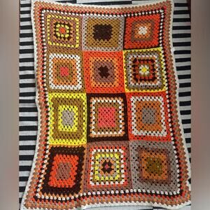 Vintage 70s granny square crochet afghan throw.